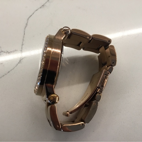 Michael Kors Dylan rose gold watch. - Picture 6 of 6